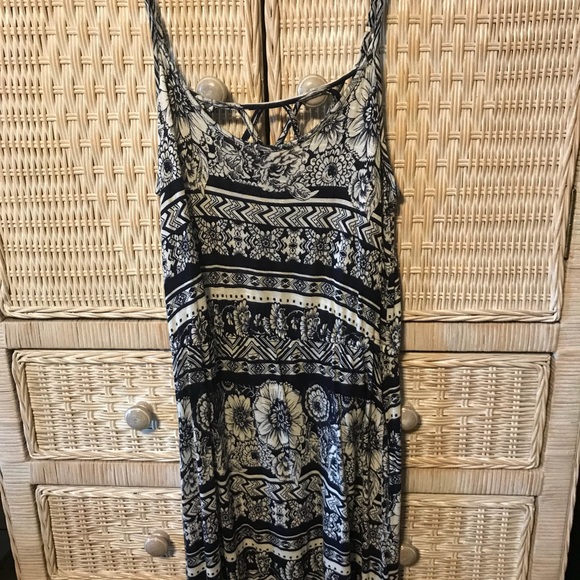 Dress - Picture 1 of 3